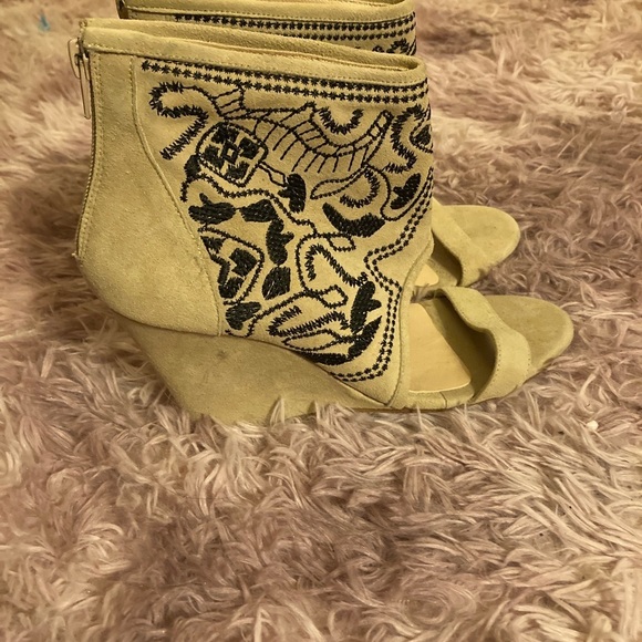 Anthropologie Plomo Suede Embroidered Wedge Sandals Size 7